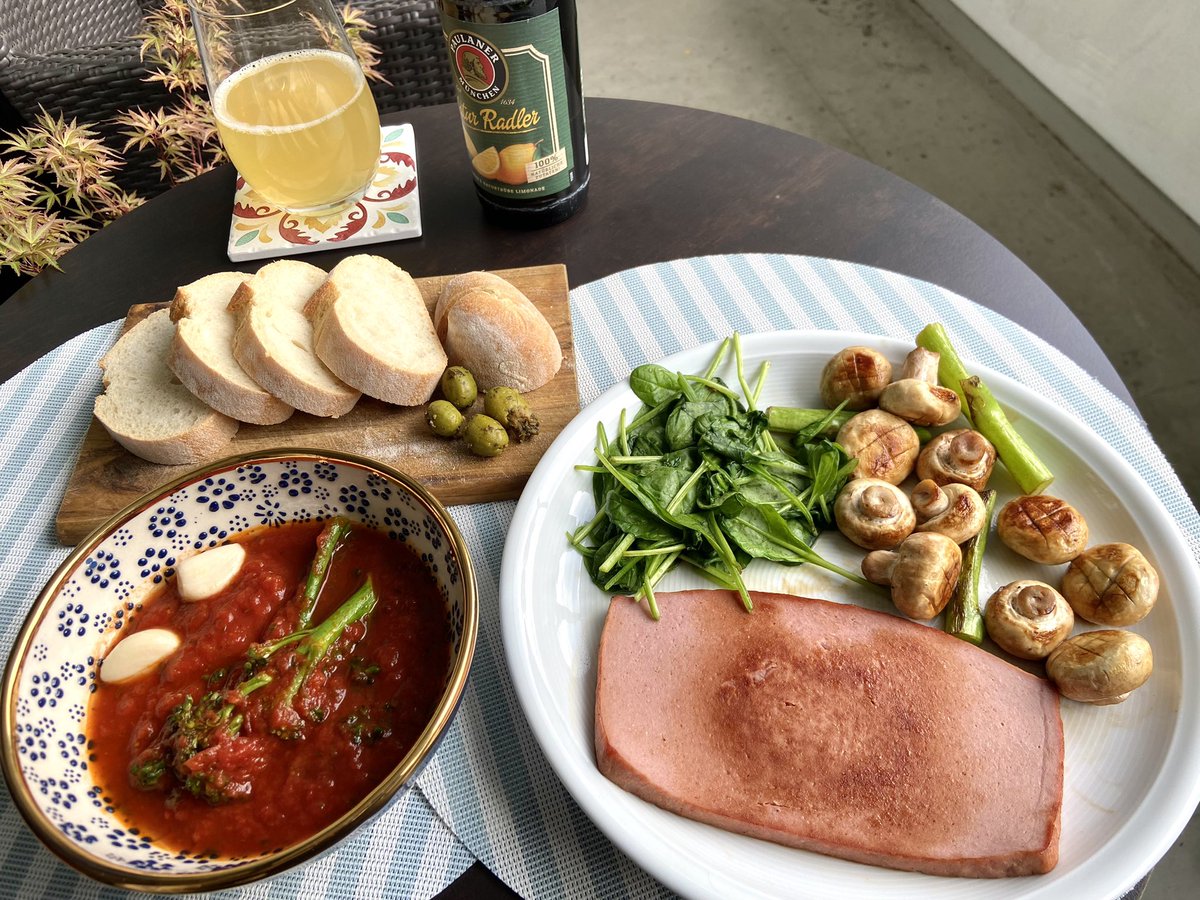 's tweet image. ついにバゲットデビューしました🫡

もう米には戻りません！

(うそです、嘘)

#パン派
#バゲット
#おうちごはん
#料理好きな人と繋がりたい