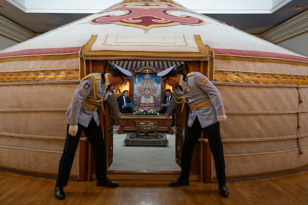 « Deux personnes solidaires sont fortes comme l’acier, vingt personnes isolées sont fragiles comme le papier ».

Cette sagesse des descendants de Gengis Khan, j’en fais la devise de nos combats communs avec la Mongolie.