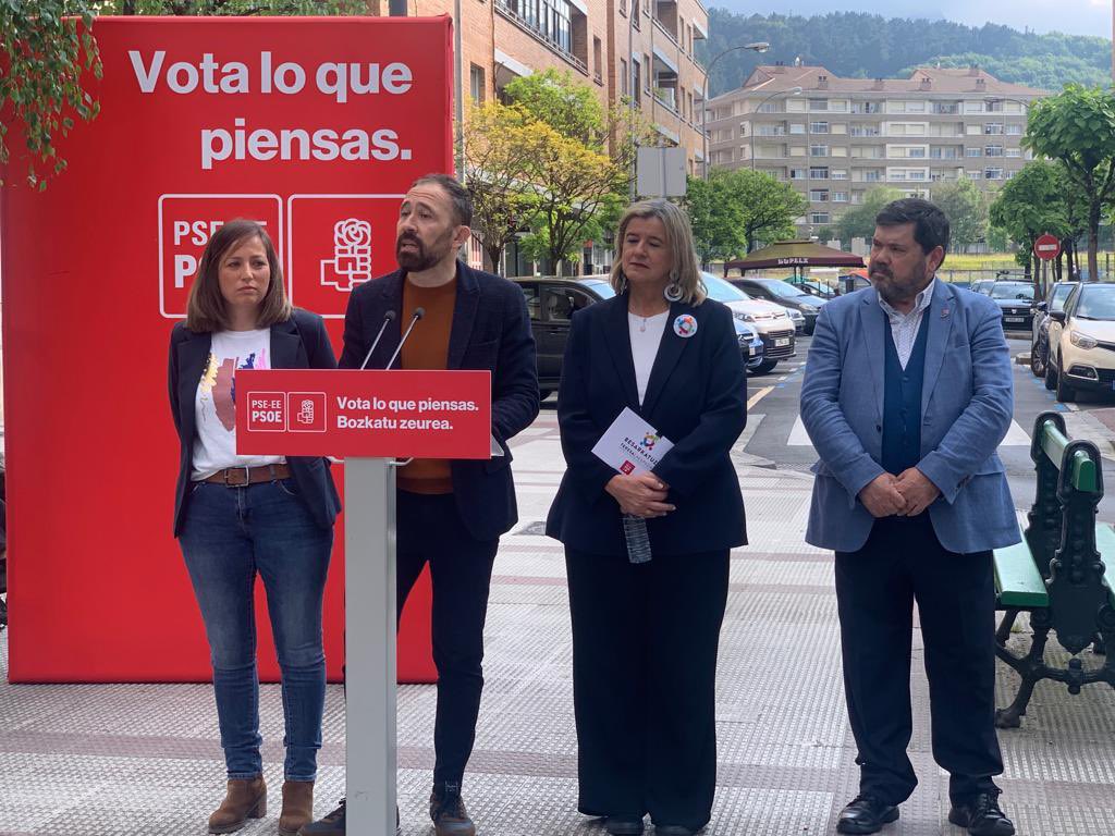 Denis Itxaso (@denisitxaso) on Twitter photo Gaur Durangon Jesica Ruiz hautagai sozialista eta Bizkaiako zerrendaburu <a href="/txesaLaespada/">Teresa Laespada</a>-rekin batera hauteskunde ekitaldia ospatu dugu.
🌹Durango merece algo más de atención a sus problemas que el juego de tronos en que lo han convertido Bildu y PNV. Gaur Durangon Jesica Ruiz hautagai sozialista eta Bizkaiako zerrendaburu <a href="/txesaLaespada/">Teresa Laespada</a>-rekin batera hauteskunde ekitaldia ospatu dugu.
🌹Durango merece algo más de atención a sus problemas que el juego de tronos en que lo han convertido Bildu y PNV.