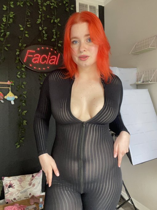 Saggy or perky? https://t.co/fpIxpb9B5N