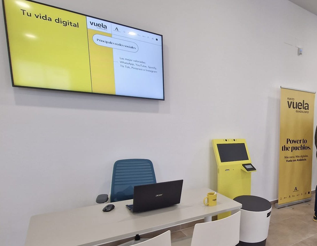 👩🏼‍💻 La del. <a href="/MalagaJunta/">MálagaJunta</a>, <a href="/Navarro_PP/">Patricia Navarro</a>, y el dip. prov. <a href="/juanalvarezatq/">Juan Álvarez Cabello</a>, han visitado hoy el centro Guadalinfo en Cuevas de San Marcos (@guadalinfocsm), uno de los primeros de la provincia donde se ha llevado a cabo una mejora integral de instalaciones, equipos y de la conectividad