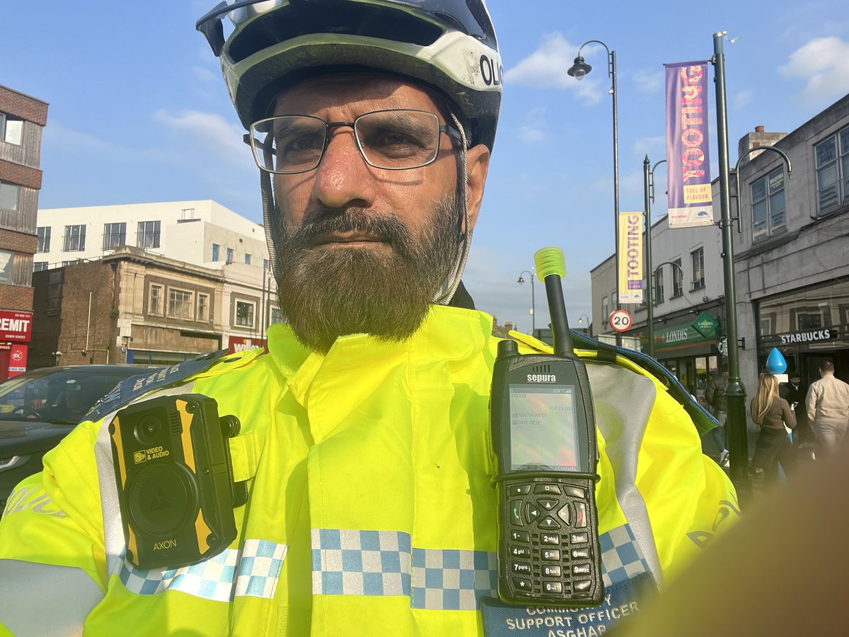 Officers on routine patrols in and around Tooting Town Centre. One of the key areas patrolled was Mitcham Road, which has been an area of anti-social behaviour, especially drug related offences.
#KeepingTootingSafe
#MyLocalMet