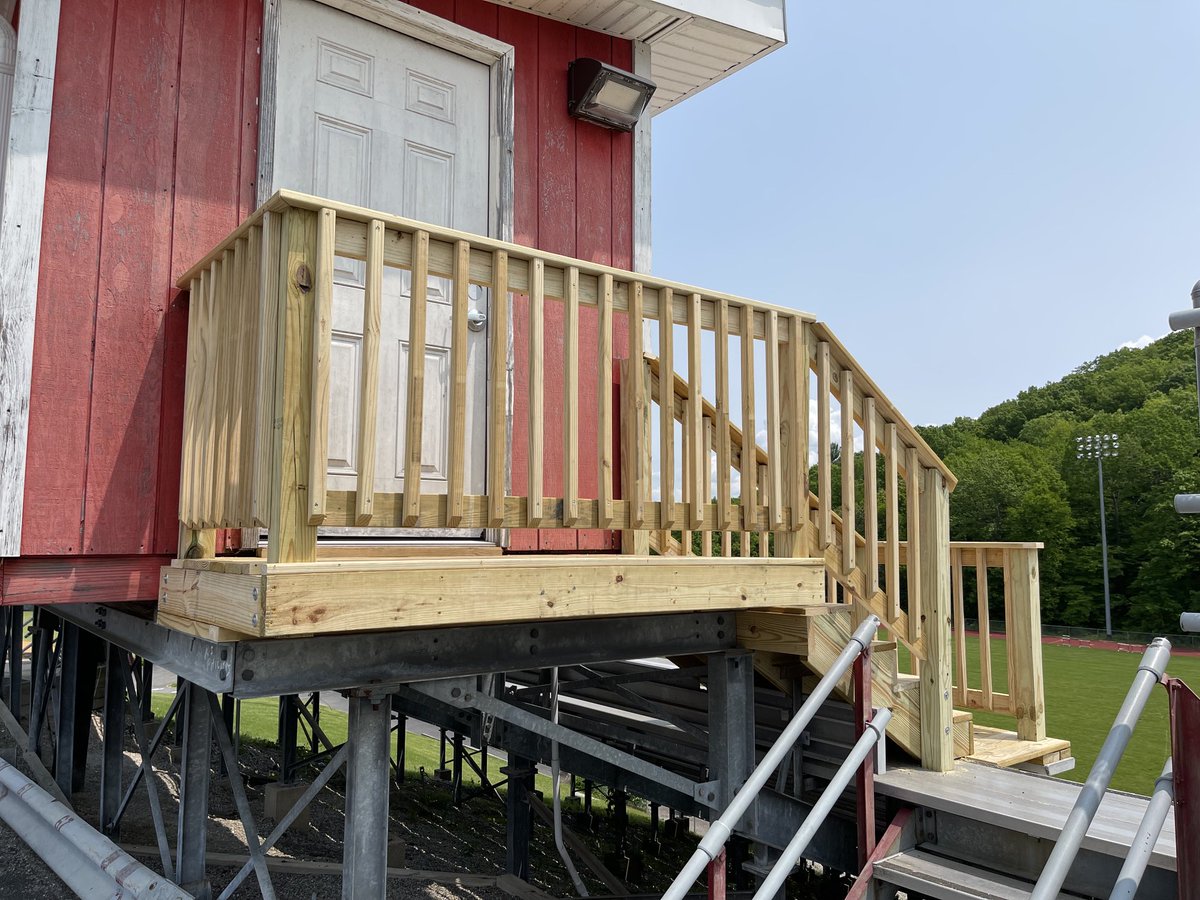 Thank you to our ⁦<a href="/HPRwildcats/">High Point Regional High School</a>⁩ Construction and Manufacturing Ss for designing and installing a new landing and steps for our Wildcat booth! Thank you ⁦<a href="/HPRHS_Algonza30/">Alexander Luis</a>⁩ #Wildcatpride ⁦<a href="/HighPointSTEM/">Brian Drelick</a>⁩