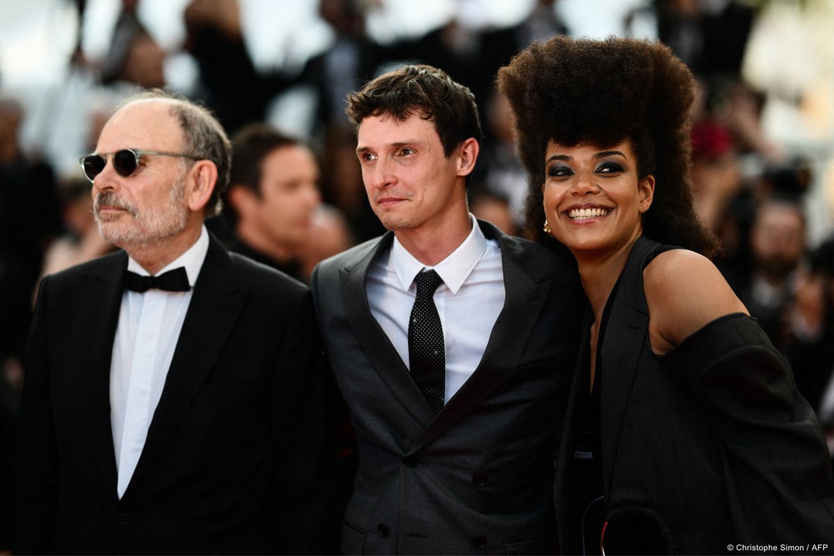Festival_Cannes's tweet photo. ✨ Montée des Marches de CLUB ZERO de JESSICA HAUSNER
-
✨ Red Steps of CLUB ZERO by JESSICA HAUSNER
Avec/With : Clotilde Courau, CUT! - Cinéma Uni pour la Transition, Jean-Pierre Darroussin, Julien Frison, Sonia Bonny
#Cannes2023 #Competition #OfficialSelection https://t.co/Gz8DmZf61L