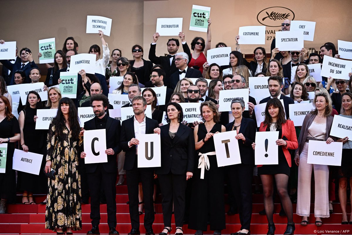 Festival_Cannes's tweet photo. ✨ Montée des Marches de CLUB ZERO de JESSICA HAUSNER
-
✨ Red Steps of CLUB ZERO by JESSICA HAUSNER
Avec/With : Clotilde Courau, CUT! - Cinéma Uni pour la Transition, Jean-Pierre Darroussin, Julien Frison, Sonia Bonny
#Cannes2023 #Competition #OfficialSelection https://t.co/Gz8DmZf61L