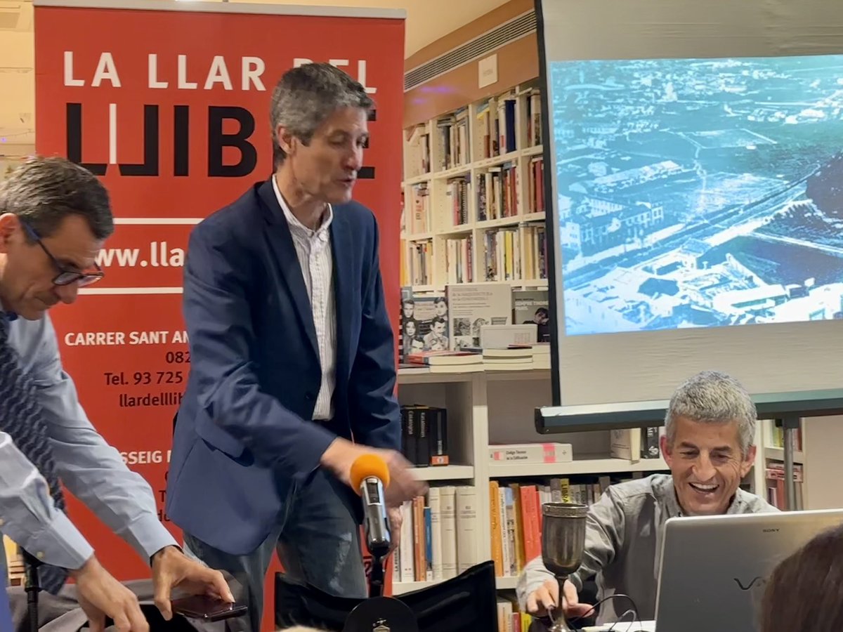 SoniaRallo's tweet photo. A @LaLlardelLlibre avui es presenten dos llibres d’atletisme escrits per atletes i Presidents de la @JaSabadell . Com ha dit el @jordimolins_ , a #Sabadell quan ens hi posem, ens hi posem bé. Enhorabona per la feina, capacitat i talent, JM Antentas, Pere Melero i Ricard Rof. https://t.co/zCynYTvzdn
