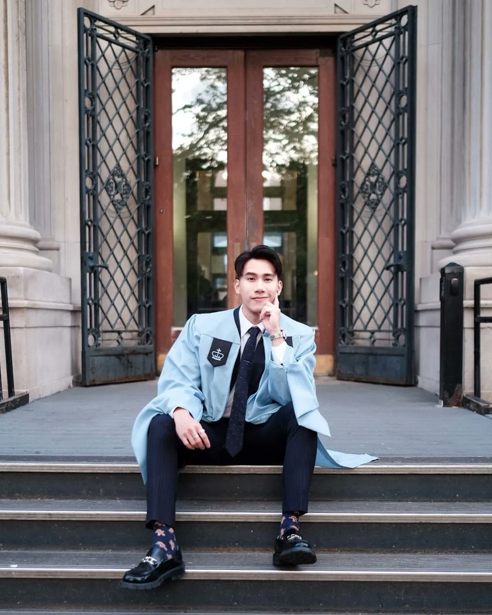 MaxTulLAT's tweet photo. Nuestro graduado favorito 🥺💕.

#CongratsTyler_Tul #tul_pakorn #MaxTul #maxtulat 

Cr: @tulclub https://t.co/eNcOHLcKHt