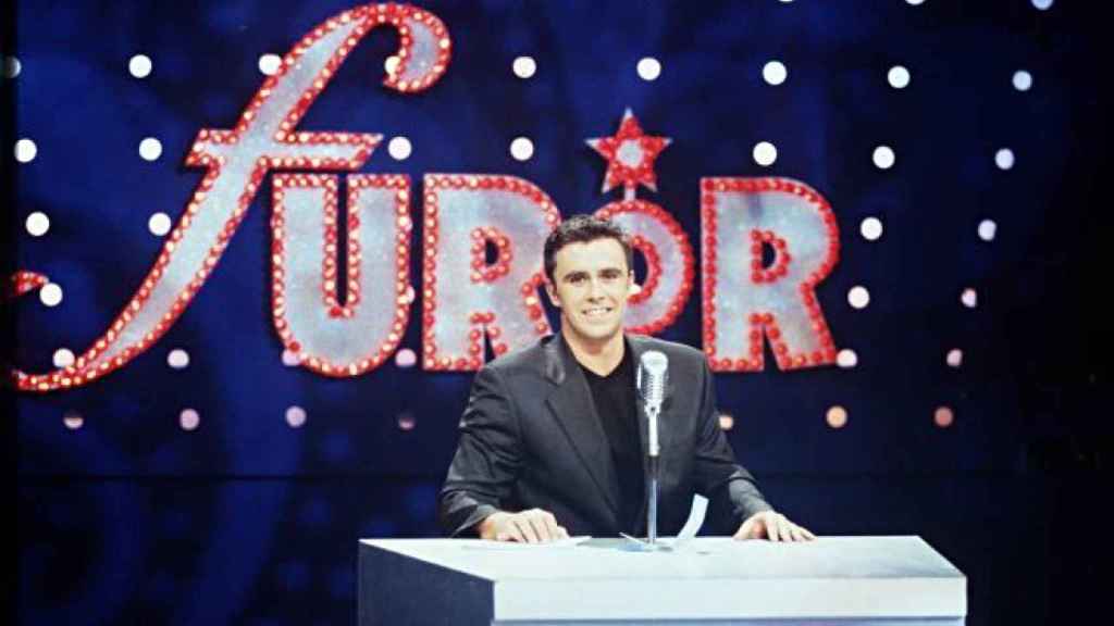 Hoy vamos a recordar cómo era 'FUROR', el programa de TV musical y sueño de cualquier borracho de karaoke 🧵👇🏻