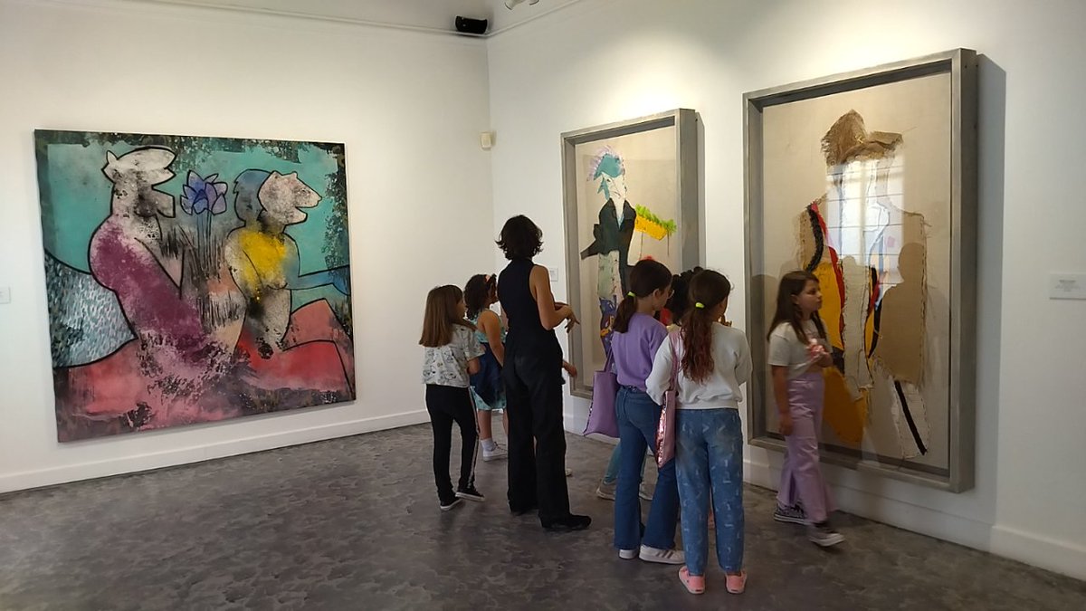 MuseoGabarron's tweet photo. Agradecemos a todas las personas que nos visitaron durante la Noche de los Museos. Con visitas guiadas y la colaboración especial de @jjyelo y Sergio Sánchez, que hicieron la guía de su propia exposición. https://t.co/ENNHluxH1B