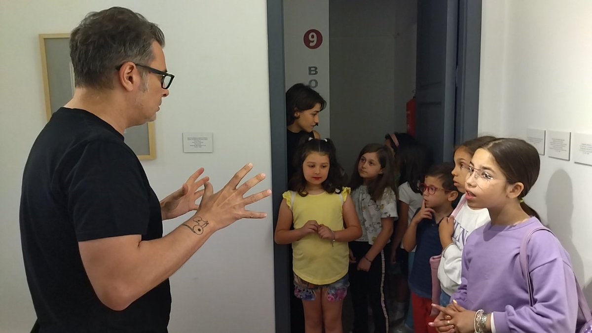 MuseoGabarron's tweet photo. Agradecemos a todas las personas que nos visitaron durante la Noche de los Museos. Con visitas guiadas y la colaboración especial de @jjyelo y Sergio Sánchez, que hicieron la guía de su propia exposición. https://t.co/ENNHluxH1B