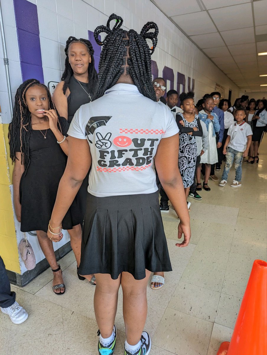 GeeterSchool's tweet image. Ms. A. Smith, Ms. Green, &amp;amp; Ms. E’s students are saying ✌🏾🎓🥳 to the 5th Grade! #GeeterK8