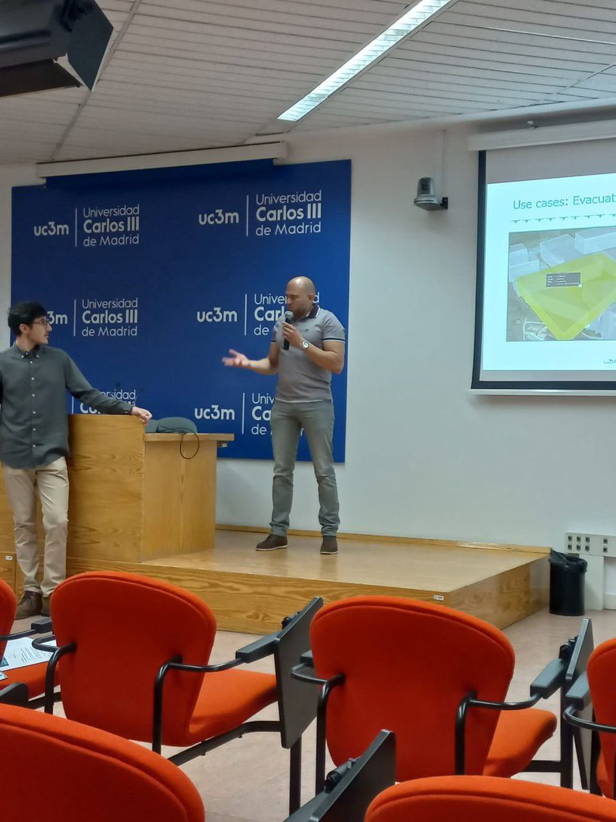 SAMUR_PC's tweet photo. Participamos en el Proyecto Europeo @Labyrinth_EU aportando un caso de uso de #drones en una parada cardiorrespiratoria tras un accidente de tráfico. 

Más información del proyecto a través de @intaespana en https://t.co/twkHHwBW36 https://t.co/yv3TsQHBSb