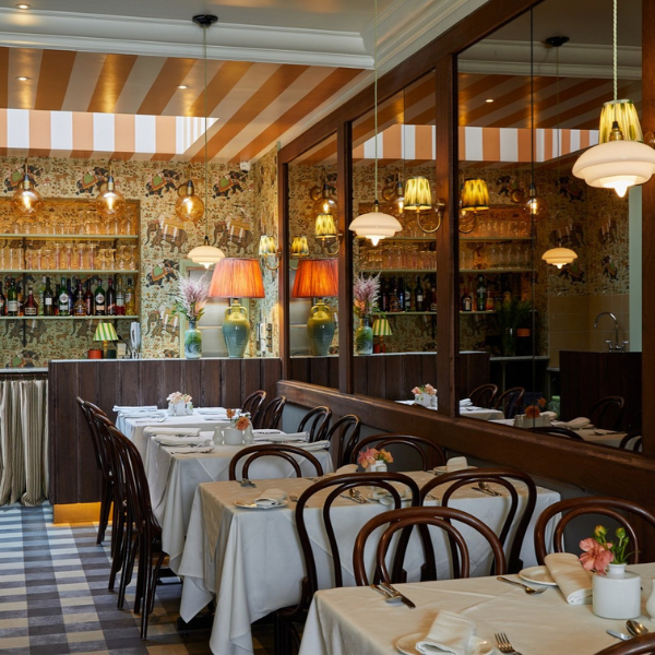 DYKEANDDEAN's tweet image. Thank you @rockandpoppins for sharing this photo of the Little India restaurant project featuring our Deco opaline glass lights ❤️

📸 @snookphotograph

#dykeanddean #lightingshop #glasslighting #restaurantlighting #restaurantinteriors