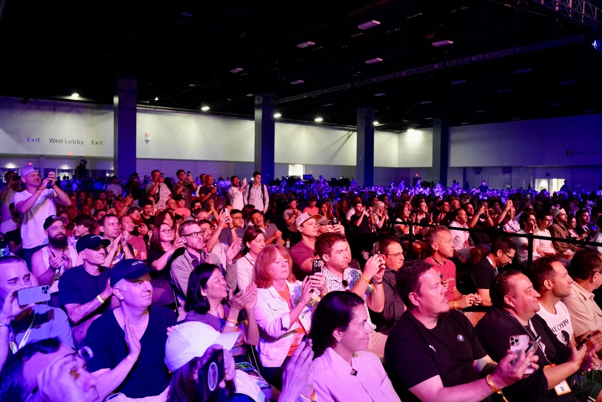 lazargo7's tweet photo. BitcoinMagazine: RT @TheBitcoinConf: Who said bear market conference can’t be a success? We had a packed house 💥

Thank you all for making the trip to Miami!

Bitcoiners are family 🧡 https://t.co/FrdbBo8H24