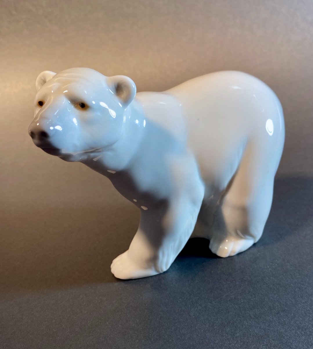 For sale 🔥 Vintage White porcelain polar bear sculpture by Lladro

See curated eclectic objects from around the world.

At Busacca Gallery 🔥

busaccagallery.com/catalog.php?it…

#Polarbear #Porcelain #Ceramic #Pottery #ArtPottery #CeramicPottery #CeramicPorcelain #ArtPorsche #ArtCeramics
