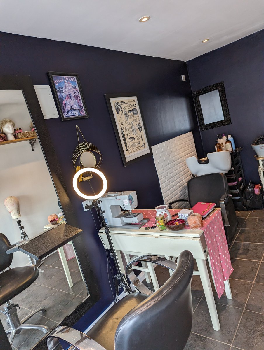 My freshly painted salon 🥰I have a wig to make tomorrow and I can't wait x