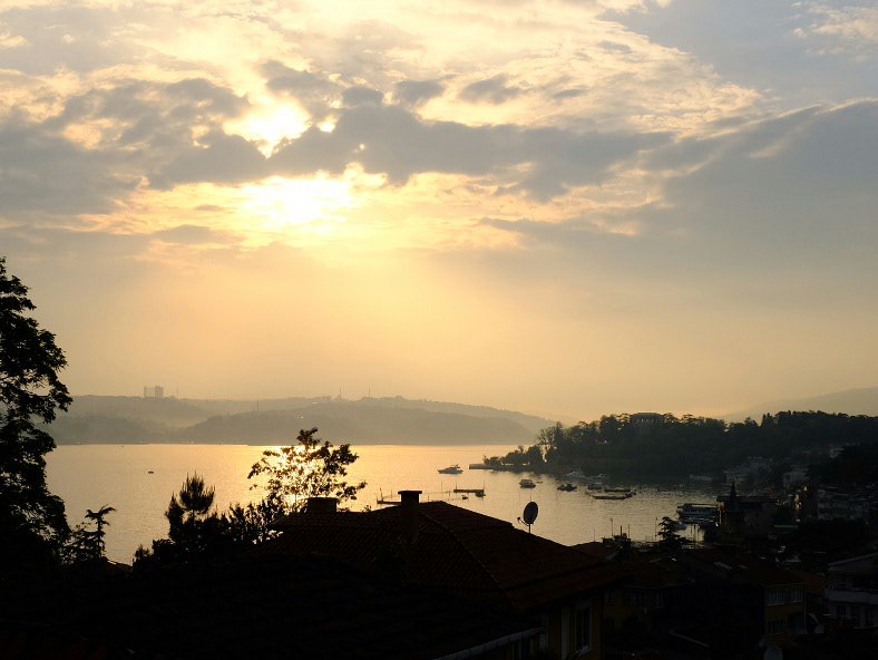 Murat Önderman
Istanbul
Beykoz sırtlarından Boğaziçi, günbatımı
#photography #streetphotography #fujifilm_xseries