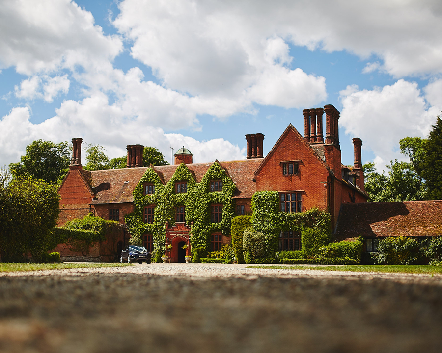 Woodhall_Manor's tweet photo. Your memories start now..
Woodhall Manor is a timeless, exclusive use wedding venue. Steeped in history and bursting with warm character, it provides the perfect backdrop for your special day 💕
Get in touch today to start your journey!
#woodhallmanor #weddingvenue #weddingin https://t.co/2iXWdaZ7JL