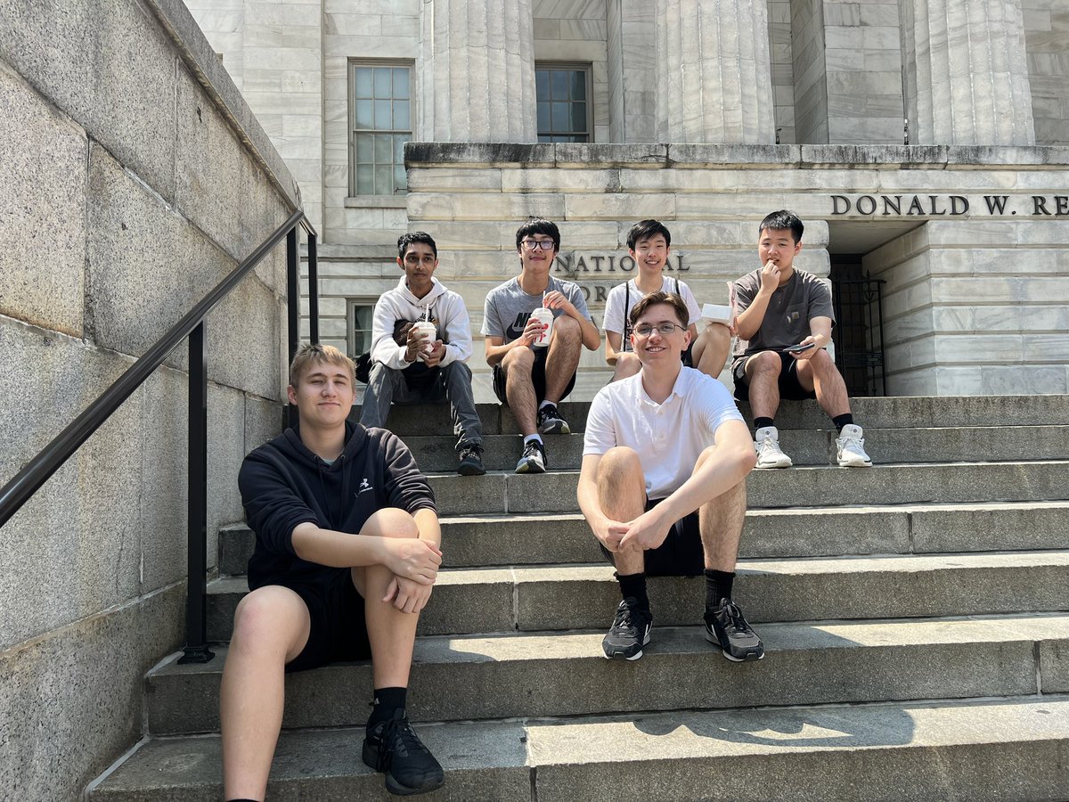 AngTaggart's tweet image. Took my #APLang class to @smithsoniannpg today for some inspiration as we wrap up the year’s discussions about identity and what it means to be an American. Thanks to the museum educators for our special tour. A lovely day with these awesome kiddos @OaktonHS