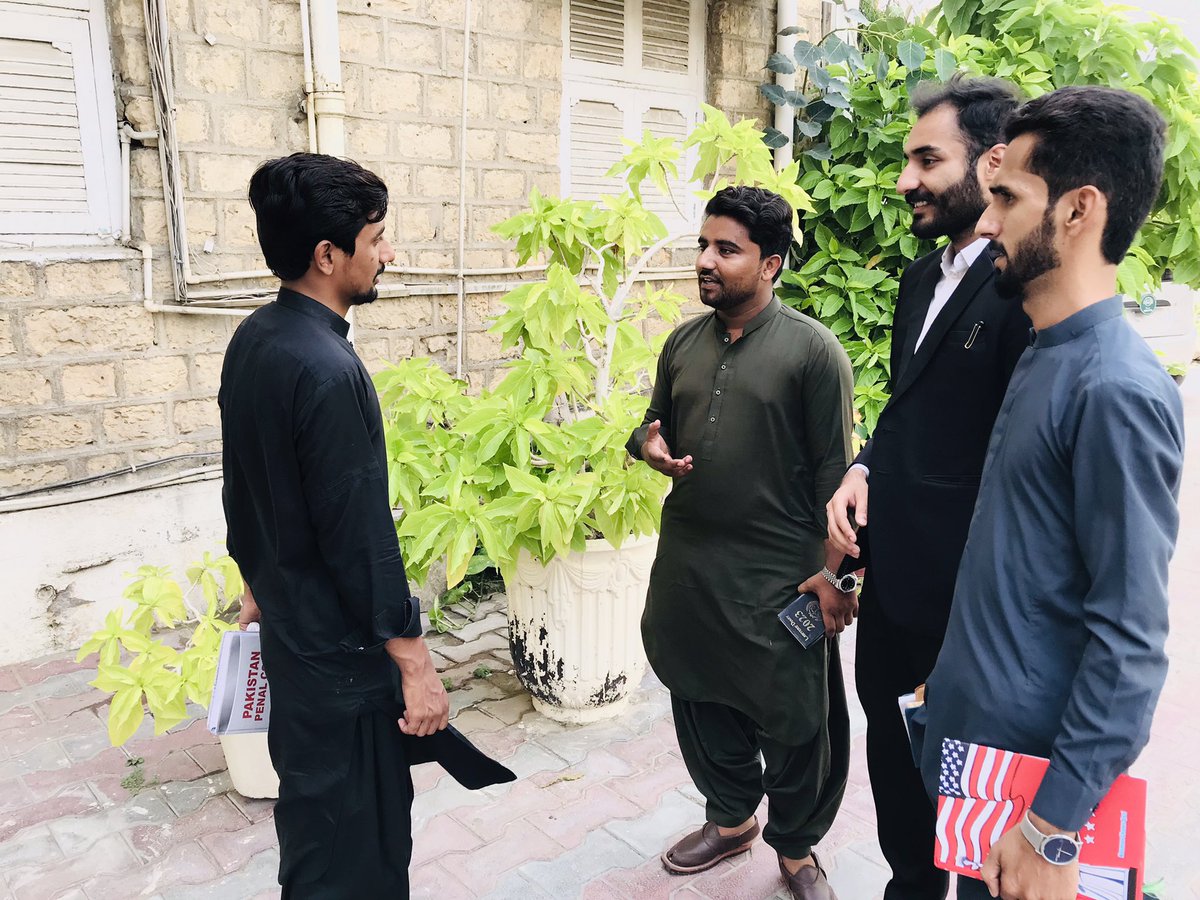 suhaibHamza3's tweet photo. الحمداللہ آج پیپلز اسٹوڈنٹس فیڈریشن ایس ایم لا کالیج کے آنے والے پریزیڈنٹ کے کینڈیڈیٹ صہیب آراٸیں کی اپنے ایکٹو جیالوں کے ساتھ جس میں اسرار دستی ؛ مزمل چانگ؛ ابراہیم کھوسو نے ایک اھم گفتگو کی جو اسٹڈی سرکل پر ہوٸی۔جس کا راء عمل جلد جوڑ کر کالیج میں بھرپور نمونے سے رکھا جاٸیگا. https://t.co/ObNcMSpaRR