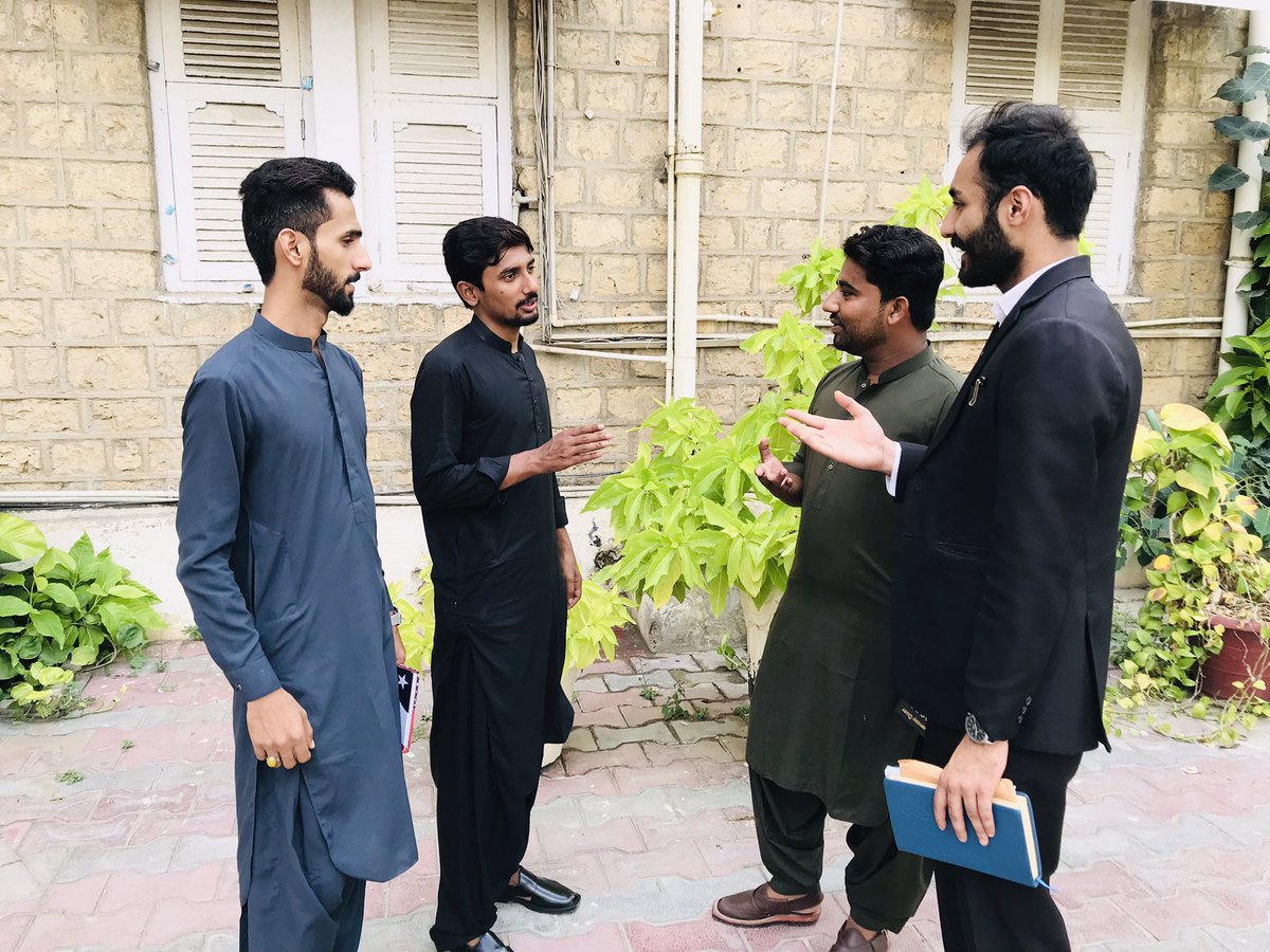 suhaibHamza3's tweet photo. الحمداللہ آج پیپلز اسٹوڈنٹس فیڈریشن ایس ایم لا کالیج کے آنے والے پریزیڈنٹ کے کینڈیڈیٹ صہیب آراٸیں کی اپنے ایکٹو جیالوں کے ساتھ جس میں اسرار دستی ؛ مزمل چانگ؛ ابراہیم کھوسو نے ایک اھم گفتگو کی جو اسٹڈی سرکل پر ہوٸی۔جس کا راء عمل جلد جوڑ کر کالیج میں بھرپور نمونے سے رکھا جاٸیگا. https://t.co/ObNcMSpaRR