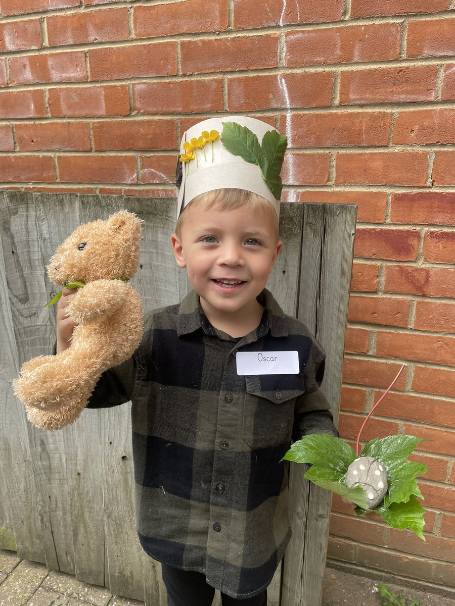 SarahRu17825972's tweet photo. Oscar had a great afternoon in the nature area and meeting his new friend ‘snuggle bear’! @InisReception @INISMrsMarshall https://t.co/fkXdEP1kLZ