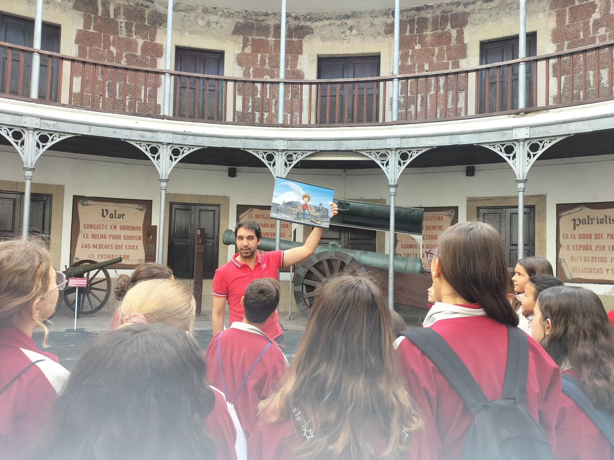 RodriguezAlbe02's tweet photo. La semana pasada, los alumnos de 5º y 6º de Primaria del Colegio Rodríguez Alberto realizaron una visita Museo Militar de Almeida, y tuvieron la suerte de realizar la visita junto a un exalumno del colegio y coautor del “Tigre 1797”.
#exalumnos #tigre1797 #colegiorodriguezalberto https://t.co/EzpLwGJLLV