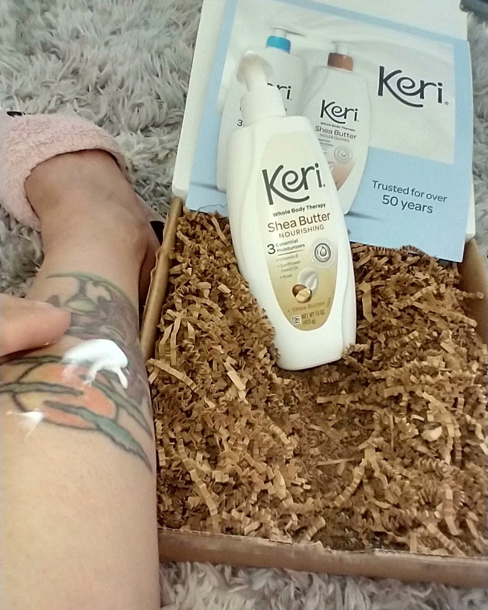 luciana_peter1's tweet photo. #tryitsampling #kerilotion This lotion hits all my requirements perfectly and keeps my skin soft and healthy without being greasy or heavy. I just hope they keep making it!  I would recommend you to get this lotion @Bazaarvoice
Read👇
https://t.co/OMjctxzXXb https://t.co/15ujQzXC0m