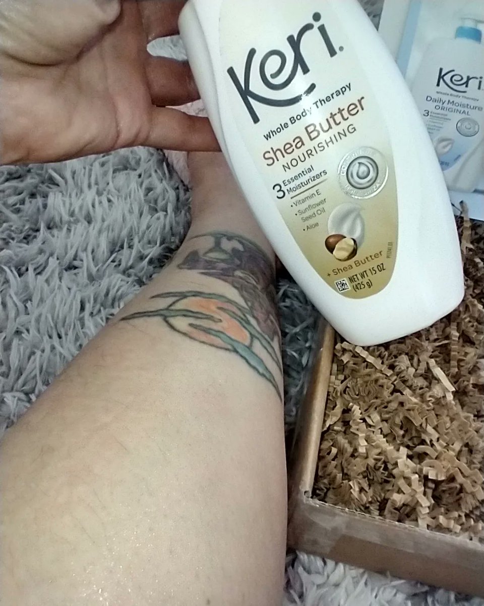 luciana_peter1's tweet photo. #tryitsampling #kerilotion This lotion hits all my requirements perfectly and keeps my skin soft and healthy without being greasy or heavy. I just hope they keep making it!  I would recommend you to get this lotion @Bazaarvoice
Read👇
https://t.co/OMjctxzXXb https://t.co/15ujQzXC0m