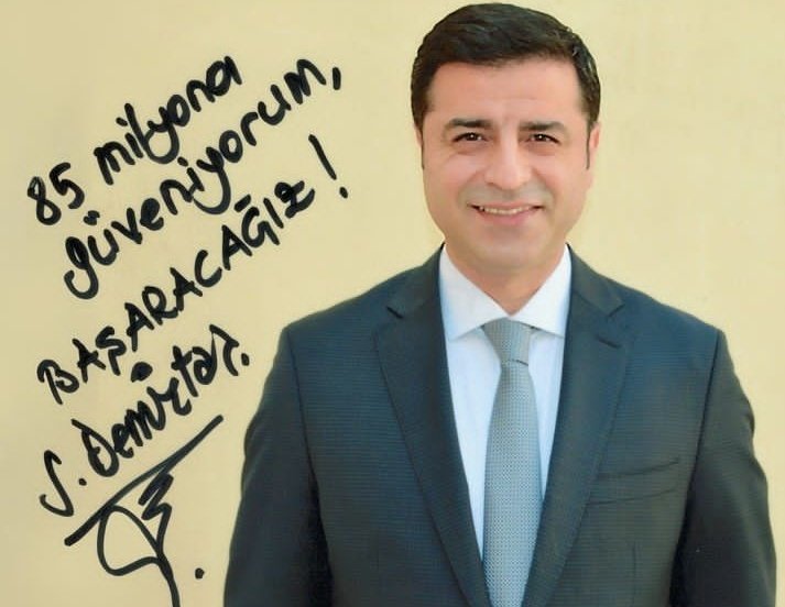 Anka60341837's tweet photo. #kurt Selahattin Demirtaş gibi dik durun dik... https://t.co/VjOmWfB9FY