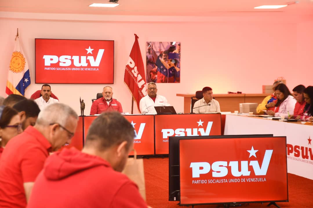 "La Guaira cambió cuando Jorge Luis García Carneiro llegó a este estado, cambió absolutamente", Diosdado Cabello. 

<a href="/dcabellor/">Diosdado Cabello R</a> 
#MaduroMásPueblo