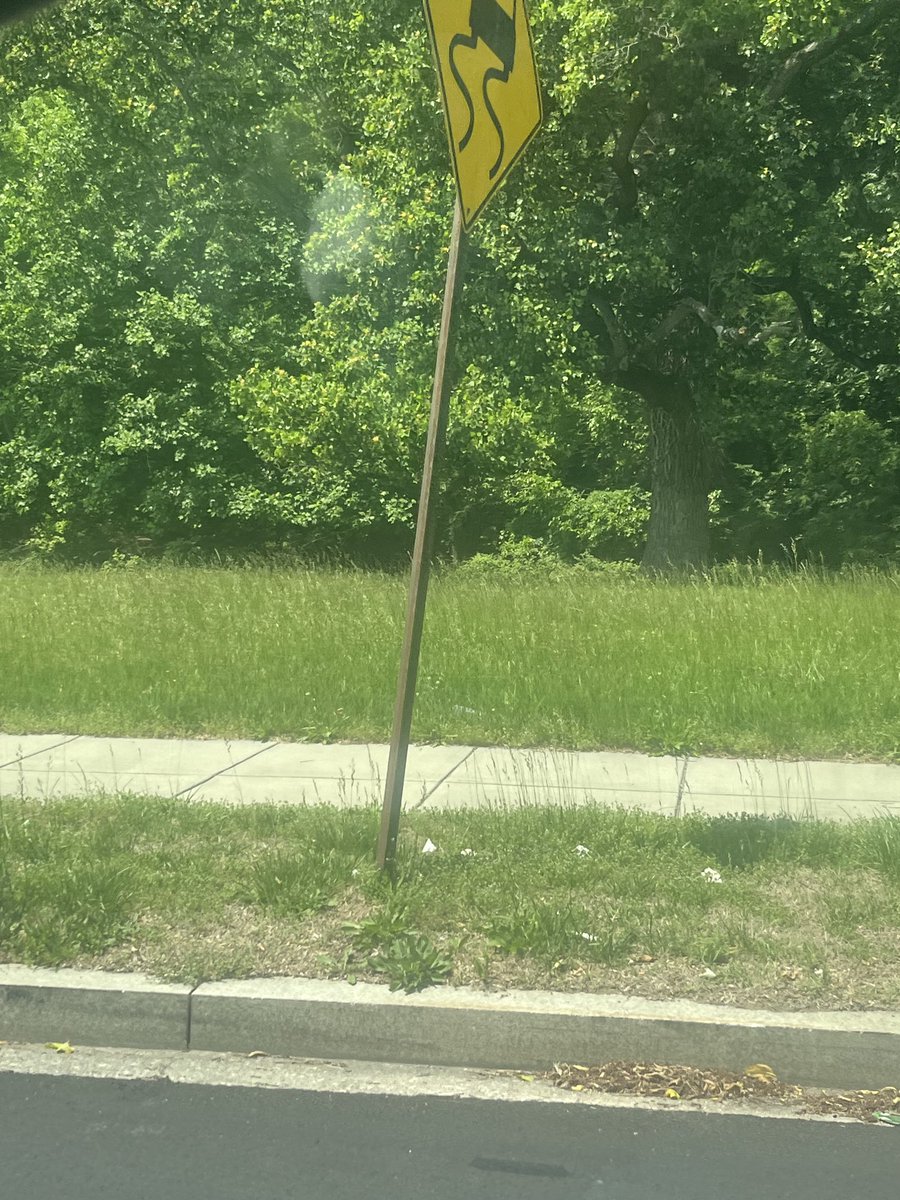 ⁦<a href="/311DCgov/">DC311</a>⁩ Ft DuPont in 4100 Block of Alabama Ave (across from New Macedonia Baptist Church) needs to be mowed