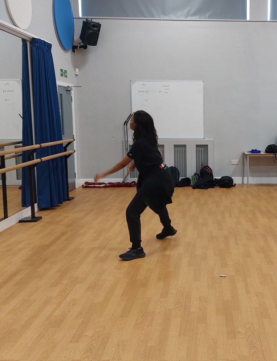 So amazing to welcome <a href="/AmandlaElynah/">Amandla Elynah</a> back to <a href="/StewardsAcademy/">Stewards Academy</a> today to lead musical theatre workshops with our students! A real inspiration to listen to and to show how dedication, hard work and resilience has made her dreams a reality. Thank you! 😊