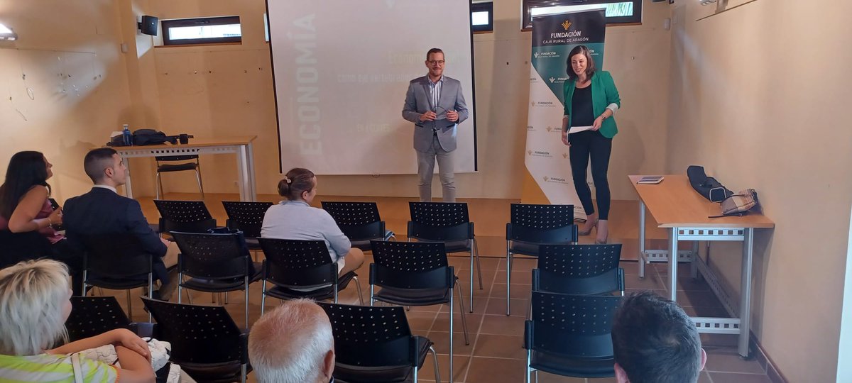 Esta tarde Fundación <a href="/CajaRuralAragon/">Caja Rural de Aragón</a> ha organizado un nuevo taller sobre Economía Social y Cooperativismo impartido por <a href="/TorresQuilez/">Jorge Torres Quilez</a> en Alcolea de Cinca (Huesca)