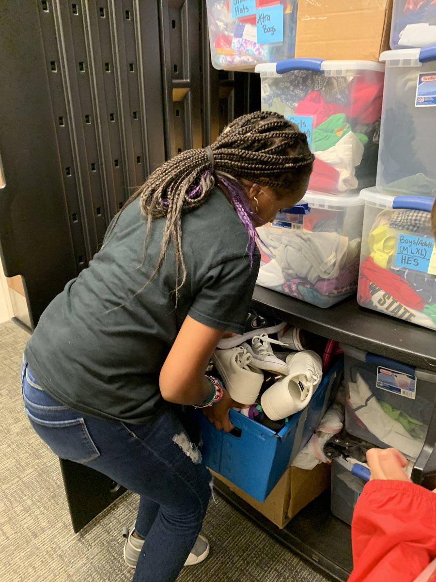 Thank you Beta Club for collecting sneakers the last few months to donate to Haven House! We appreciate your dedication and service to our community! #HamptonProud @HES_HCS @nationalbeta