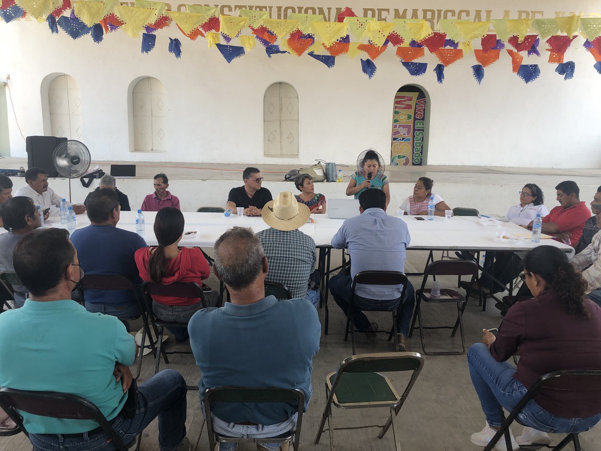 _Gaby_Salazar's tweet photo. En la Mixteca Baja, Oaxaqueña el INPI impulsa el Catálogo Nacional de Pueblos y Comunidades Indígenas y Afromexicanas. Desde el CCPI Silacayoápam nos reunimos con autoridades municipales y comunitarias para promover el Enfoque de Derechos que constituye este proceso e instrumento https://t.co/zAXk5xKPpW