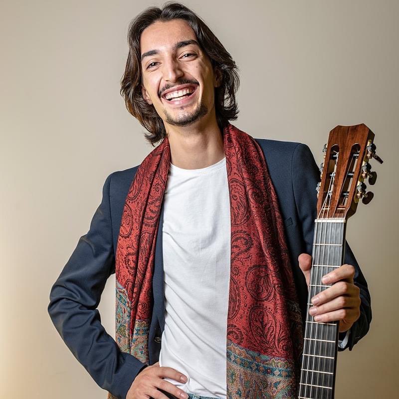 2nde soirée du festival, mardi 24 octobre 2023 :
Antoine Guerrero (lauréat 2017 du concours DDG) et Xuefei Yang. Nous sommes extrêmement fiers d'accueillir la très célèbre guitariste chinoise au parcours hors du commun. Elle  assurera également plusieurs masterclass le festival.