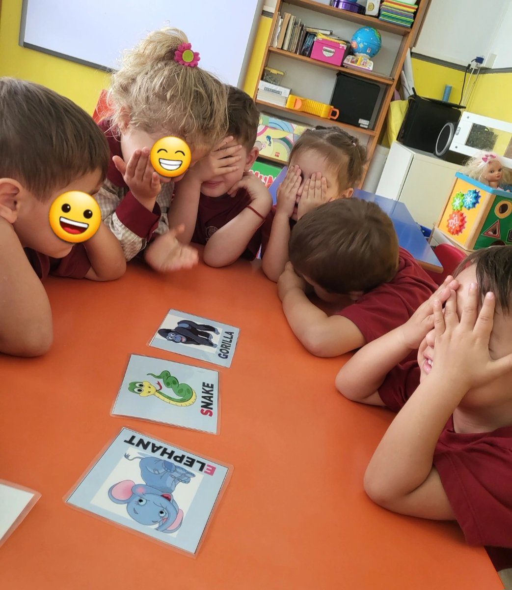 RodriguezAlbe02's tweet photo. ¡Menos mal que por fin es viernes! Los alumnos de infantil estábamos agotados de tanto aprender y jugar durante la semana.

Los de 5 años hemos estado practicando sumas y restas a través de material manipulativo.

Mientras, los de 3 años, ¡no hemos parado con el inglés! https://t.co/4h85CSs92l