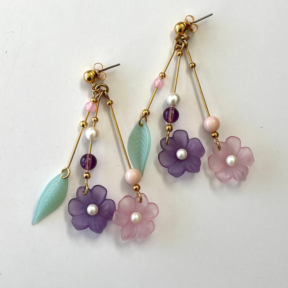NakoahR's tweet photo. Thanks for the kind words! ★★★★★ "Love these earrings!!" Sonja #etsy #floraljewelry #giftsforwife #giftsformom #giftsforwomen #costumejewelry #vintage #antique #jewelry #gifts  https://t.co/IQkxGVS7ES https://t.co/aDZ6jLt3Uu