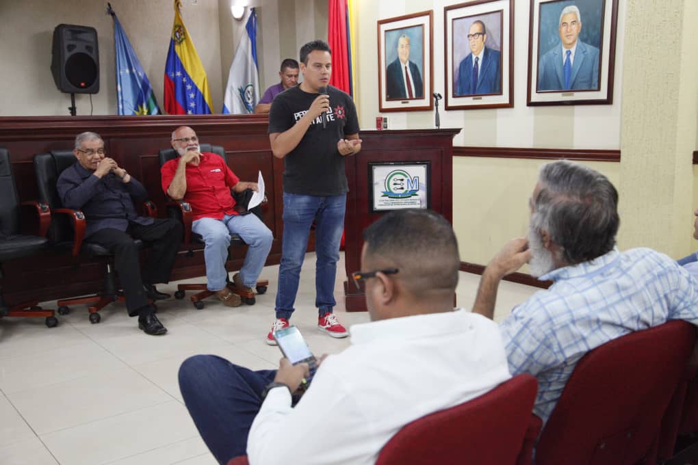 PartidoPSUV's tweet photo. Conatel y MPPCI realizan encuentro con las emisoras comunitarias de Monagas  https://t.co/IrEXT4olIF
#MaduroMásPueblo https://t.co/Vb2XXuHf80
