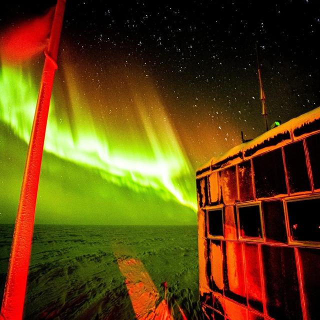 SPTelescope's tweet photo. After a so-so weather week, the skies have cleared up again at the #southpole and it looks great!  Here are some beautiful pics from winter overs Travis Groh and Zeke Mills from yesterday!  #Antarctica #aurora https://t.co/0JKzhwRIbW