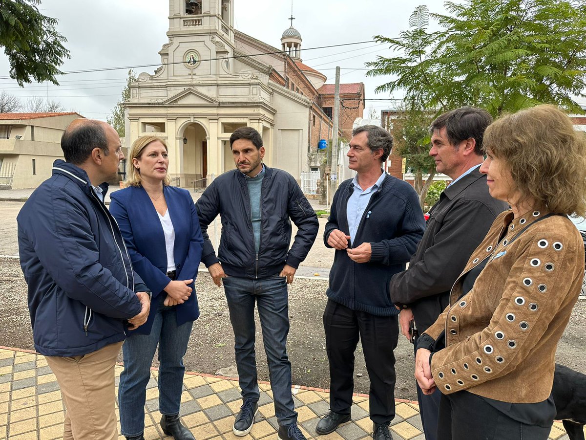 Maximiliano Pullaro (@maxipullaro) on Twitter photo Los gobiernos locales son fundamentales para planificar todo lo que #SantaFePuede. En #LasRosas junto a <a href="/GiScaglia/">Gisela Scaglia</a>, <a href="/josecorralSF/">José Corral</a>, <a href="/pabloverdecchia/">Pablo Verdecchia</a> y <a href="/sandra_clerici/">Sandra Clerici</a>, respaldamos la gestión de Javier Meyer ante los atropellos de los mafiosos que disfrazados de sindicalistas Los gobiernos locales son fundamentales para planificar todo lo que #SantaFePuede. En #LasRosas junto a <a href="/GiScaglia/">Gisela Scaglia</a>, <a href="/josecorralSF/">José Corral</a>, <a href="/pabloverdecchia/">Pablo Verdecchia</a> y <a href="/sandra_clerici/">Sandra Clerici</a>, respaldamos la gestión de Javier Meyer ante los atropellos de los mafiosos que disfrazados de sindicalistas