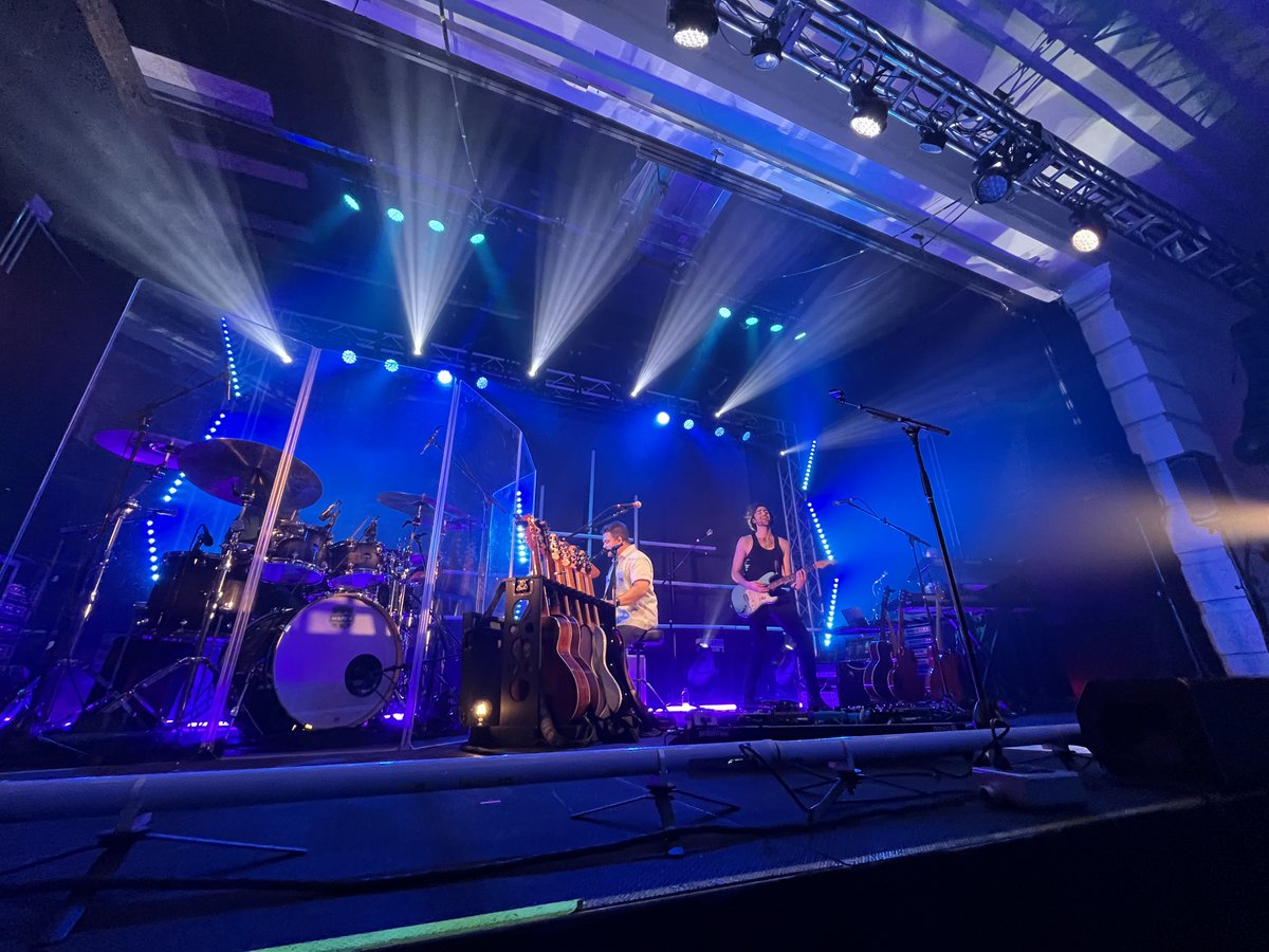 HunterHayes's tweet photo. Harrisburg!! You set the bar for Victory &amp; Could’ve Been You! I loved every second of Saturday night. Thank you for your presence and energy! Special thanks to @iamlorengray for bringing her spirit to these shows and joining me on feelings! 

NEW YORK CITY, tonight’s your night! https://t.co/5TbemS1Za8