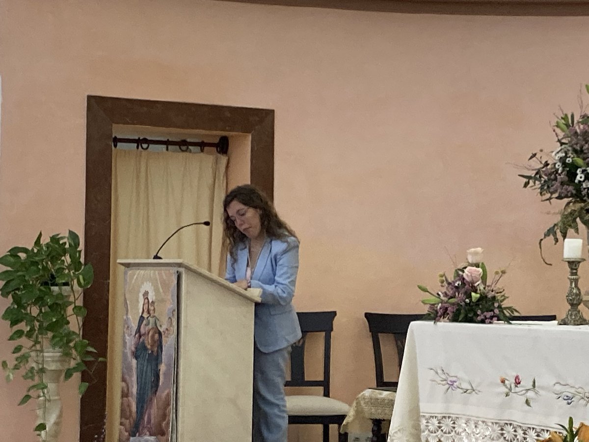SalesianosLLC's tweet photo. En la mañana de hoy hemos disfrutado de un emotivo #PregónJuvenil a cargo de Reyes, alumna de 4ºESO. ¡Enhorabuena Reyes! Cuando se escribe desde el corazón el resultado siempre es espectacular, gracias. #MayoSalesiano #AbrimosCaminos https://t.co/gyRtQ4awYy