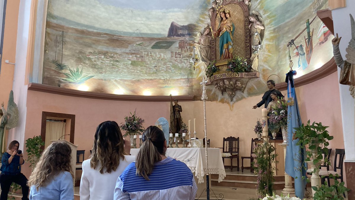 SalesianosLLC's tweet photo. En la mañana de hoy hemos disfrutado de un emotivo #PregónJuvenil a cargo de Reyes, alumna de 4ºESO. ¡Enhorabuena Reyes! Cuando se escribe desde el corazón el resultado siempre es espectacular, gracias. #MayoSalesiano #AbrimosCaminos https://t.co/gyRtQ4awYy