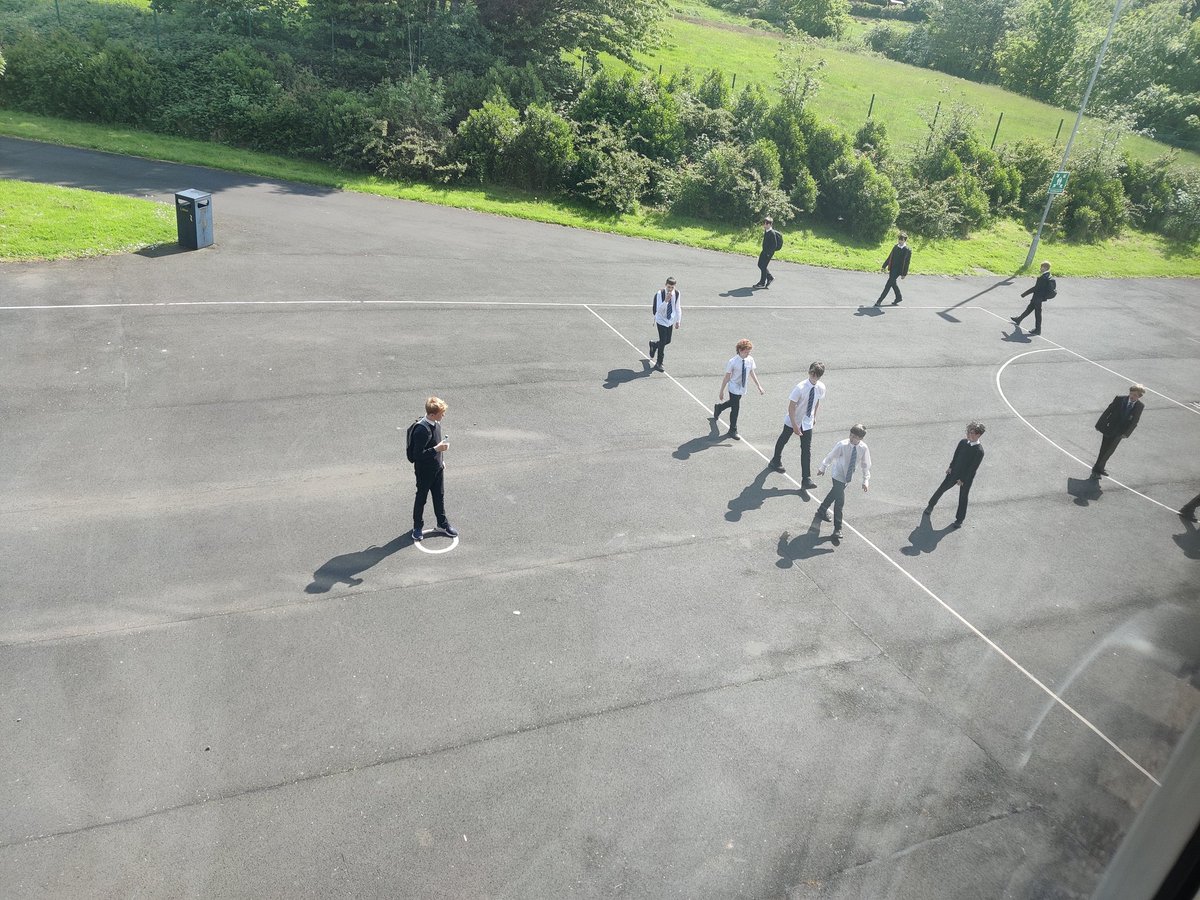 So proud of pupils volunteering to give up phones in a digital detox @LargsAcademy! S2s are learning digital literacy skills where they saw phones giving them lots of these skills, but also reducing other skills! At break some made up a game talked & socialised with no 📱in view