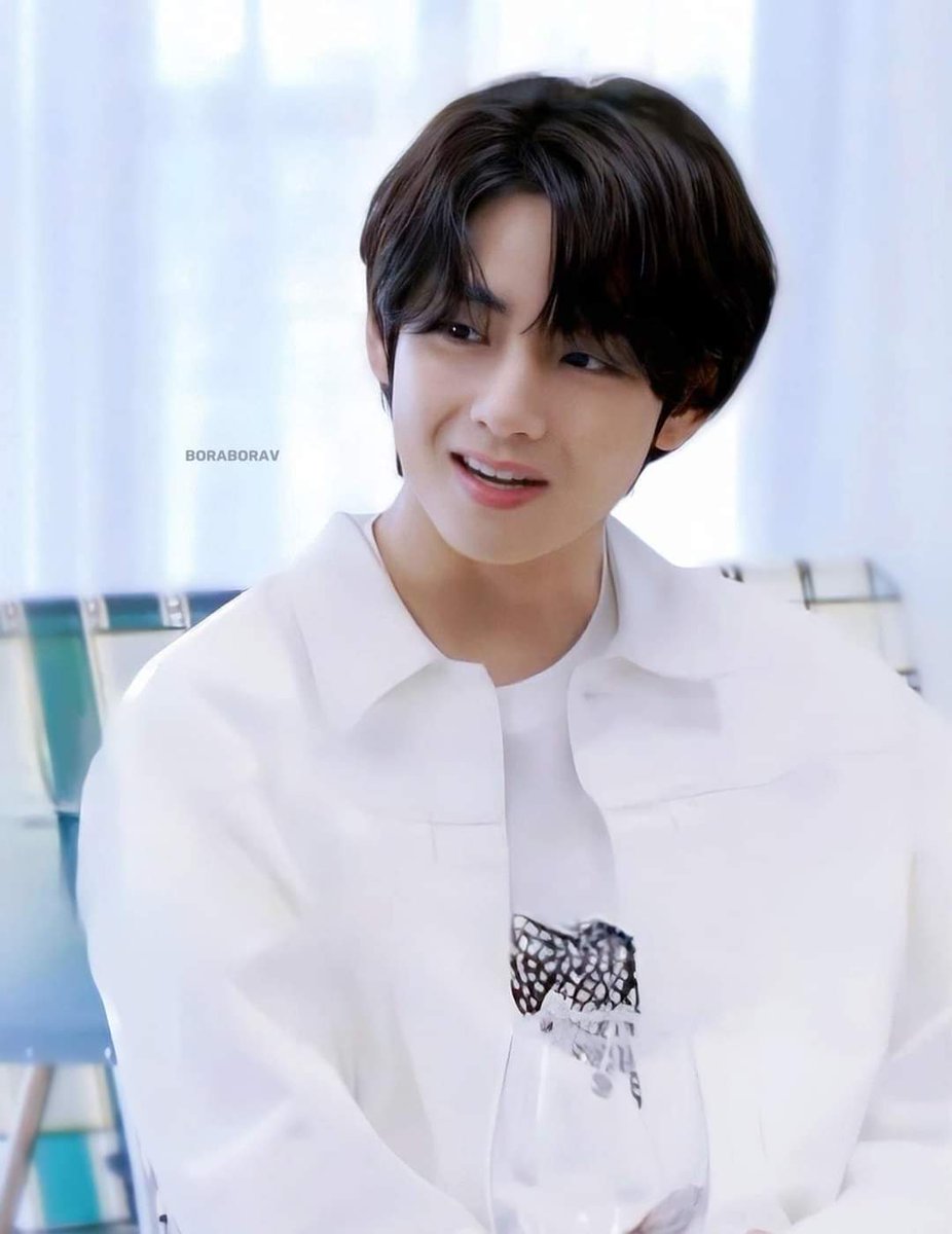 LovelygirlMayw1's tweet photo. KIM TAEHYUNG  AT CANNES
CELINE BOY V
#TAEHYUNGXCELINE https://t.co/BxcMM3StNh