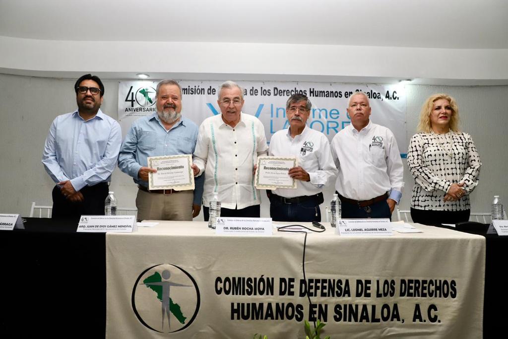 STRCSinaloa's tweet image. Nuestra Titular, Dra. @lupitaramirez75, asistió al XV Informe de labores de la Comisión de Defensa de los Derechos Humanos de Sinaloa, que estuvo a cargo del Presidente en turno, Lic. Leonel Aguirre Meza.

El acto lo encabezó el Gobernador, Dr. Rubén Rocha Moya.