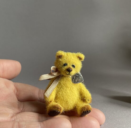 Miniature Teddy Bear Sasha by Evgenija Prajs  bearpile.com/t/342831  #artistbears #artistbear #bear