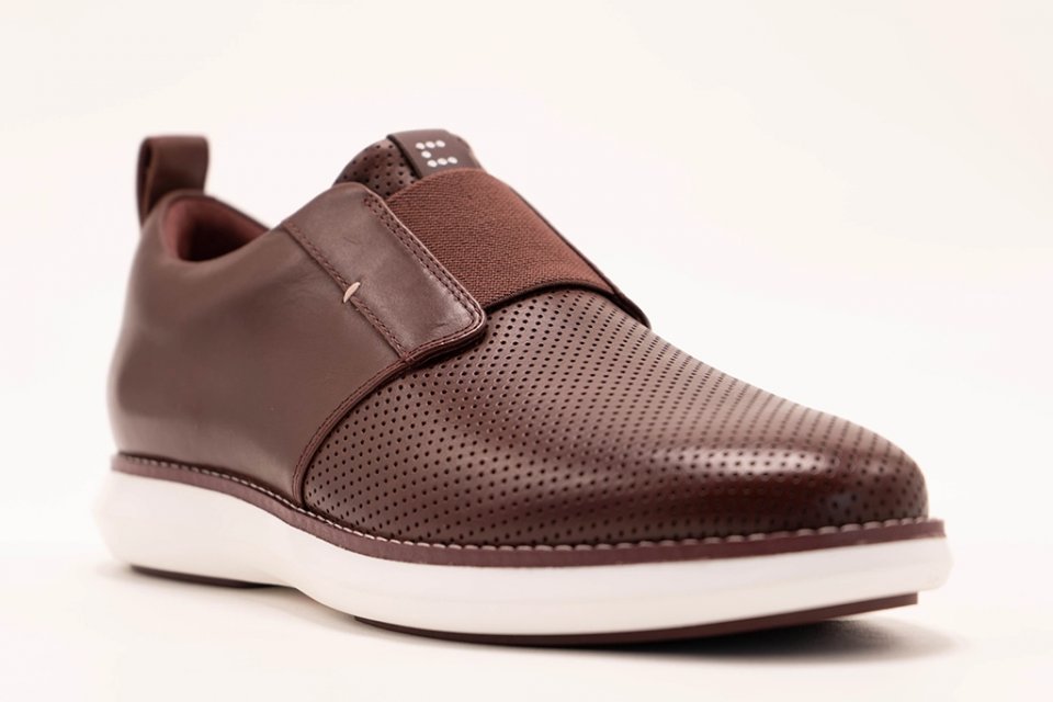 SoleSavy's tweet photo. Nike veteran Gentry Humphrey launches new "Code" footwear brand aimed at young professionals.

More: https://t.co/Y6b3Yx1phz https://t.co/beLD4EuUQ8